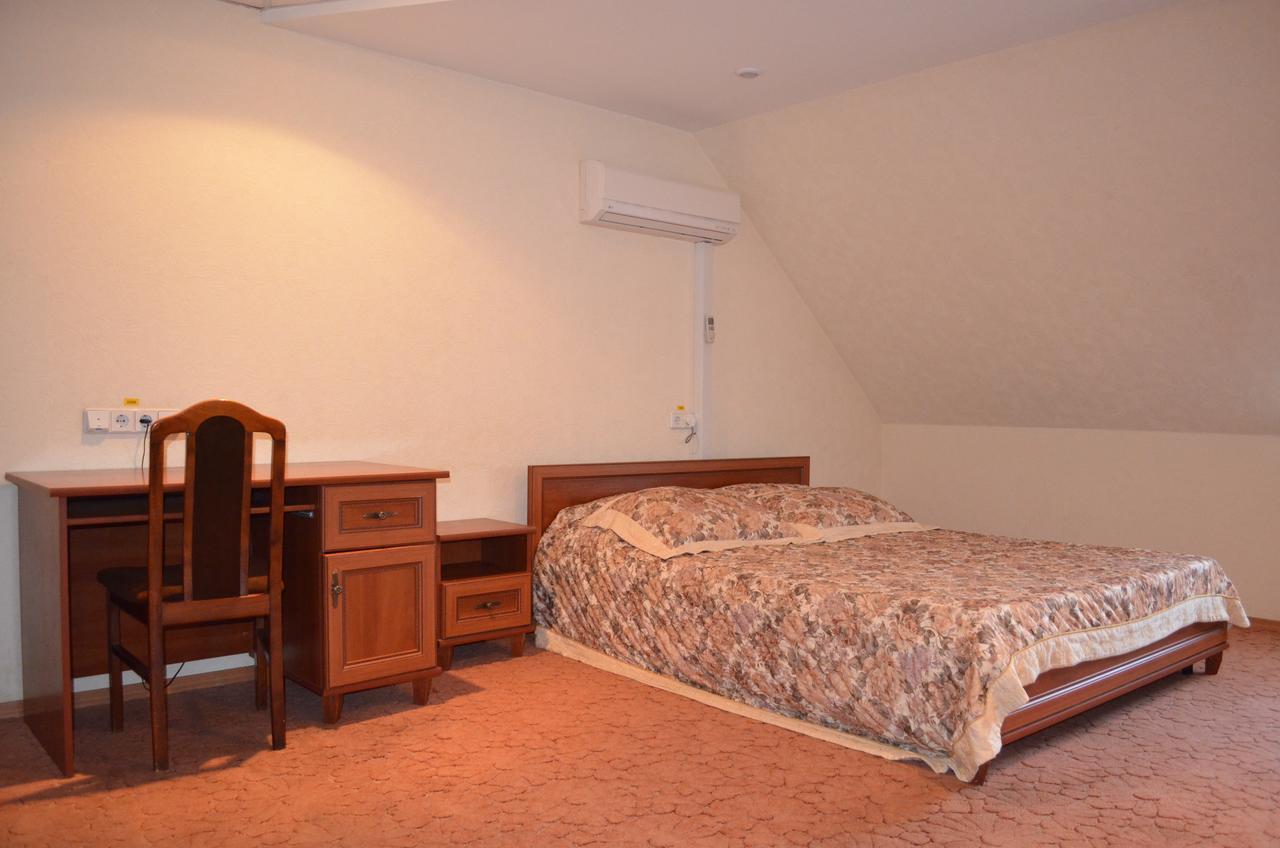 Kozatska Zastava Motel โครโปนิตสกี ภายนอก รูปภาพ