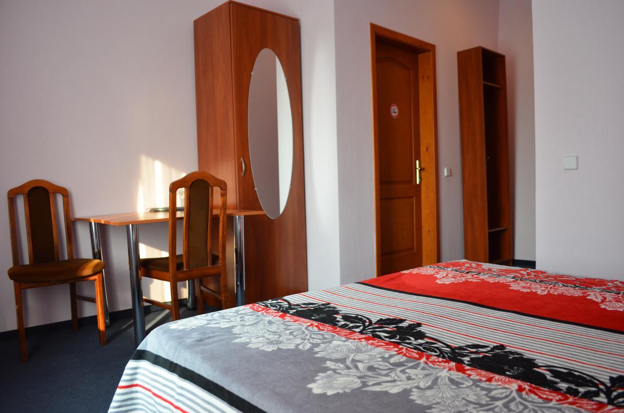 Kozatska Zastava Motel โครโปนิตสกี ภายนอก รูปภาพ